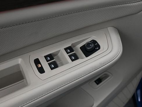 New 2025 Volkswagen Atlas SEL image 13