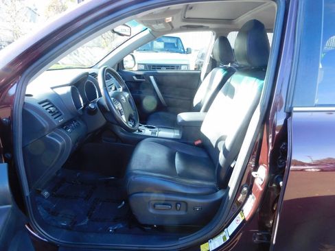 Used 2012 Toyota Highlander SE image 7