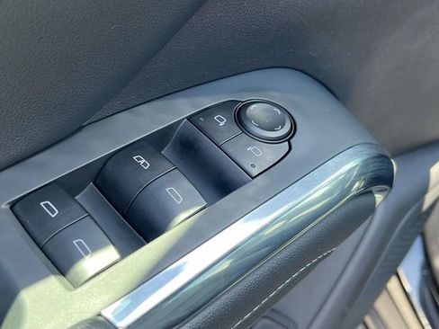 Used 2026 Chevrolet Traverse LT FWD image 17
