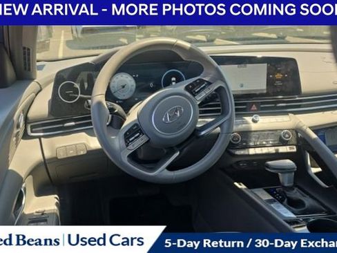 Used 2023 Hyundai Elantra SEL w/ Convenience Package FWD image 7