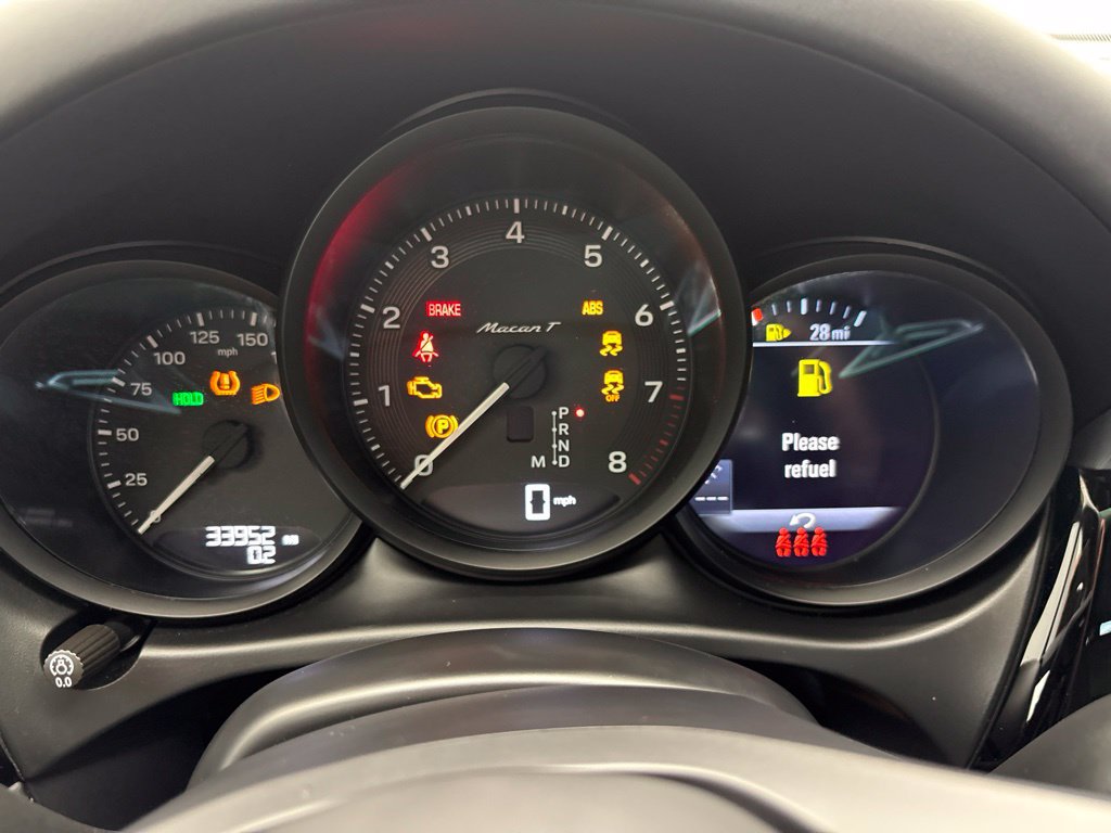 Certified 2023 Porsche Macan Turbo AWD/4WD image 32