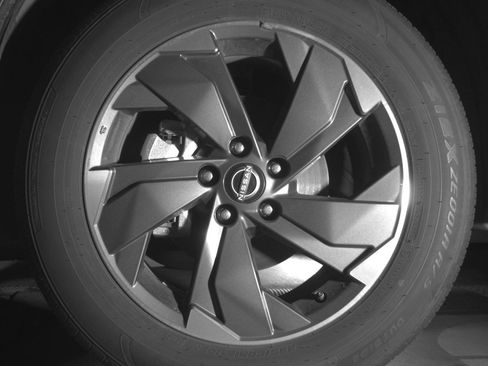 Used 2025 Nissan Rogue SV FWD image 12