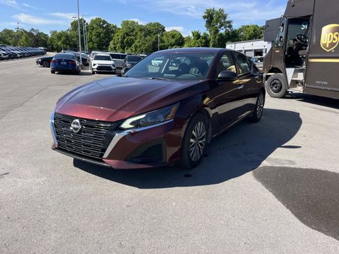 Used 2024 Nissan Altima 2.5 SV AWD/4WD image 7