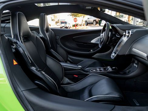 Used 2023 McLaren GT image 22