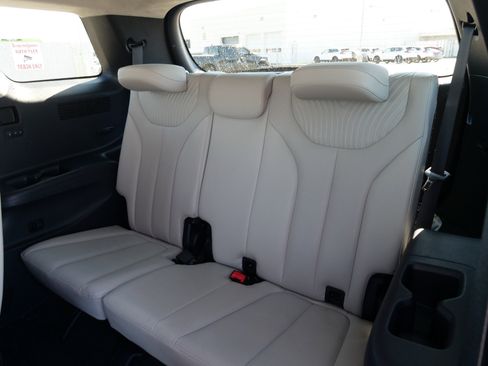 Used 2023 Hyundai Palisade Calligraphy image 15