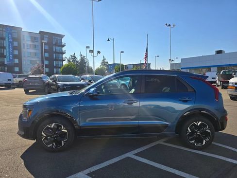 Certified 2024 Kia Niro Wind w/ Wind Preserve Package FWD image 2