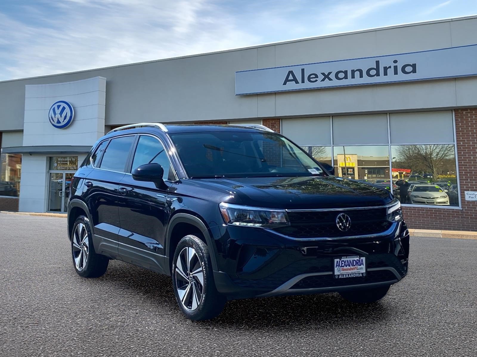 Used 2023 Volkswagen Taos SE AWD/4WD image 1