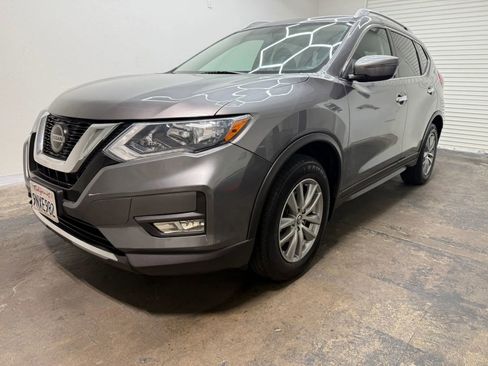 Used 2018 Nissan Rogue SV FWD image 1