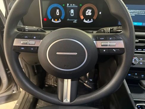 Used 2025 Hyundai Santa Cruz SE FWD image 13