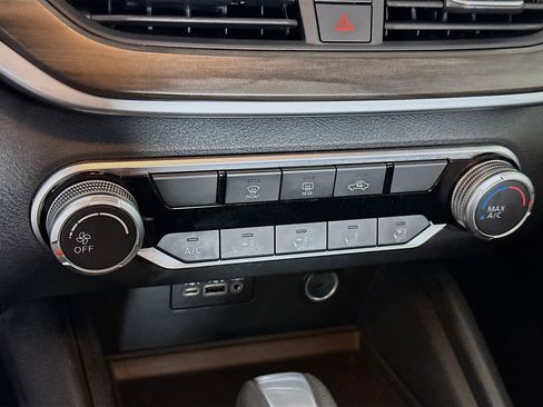 Used 2025 Nissan Altima 2.5 SV image 23