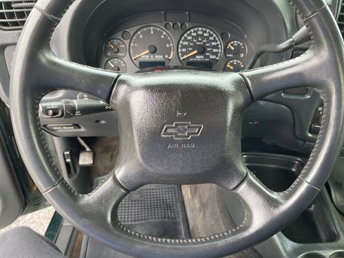 Used 2002 Chevrolet S10 Pickup LS w/ LS Preferred Equipment Group AWD/4WD image 6