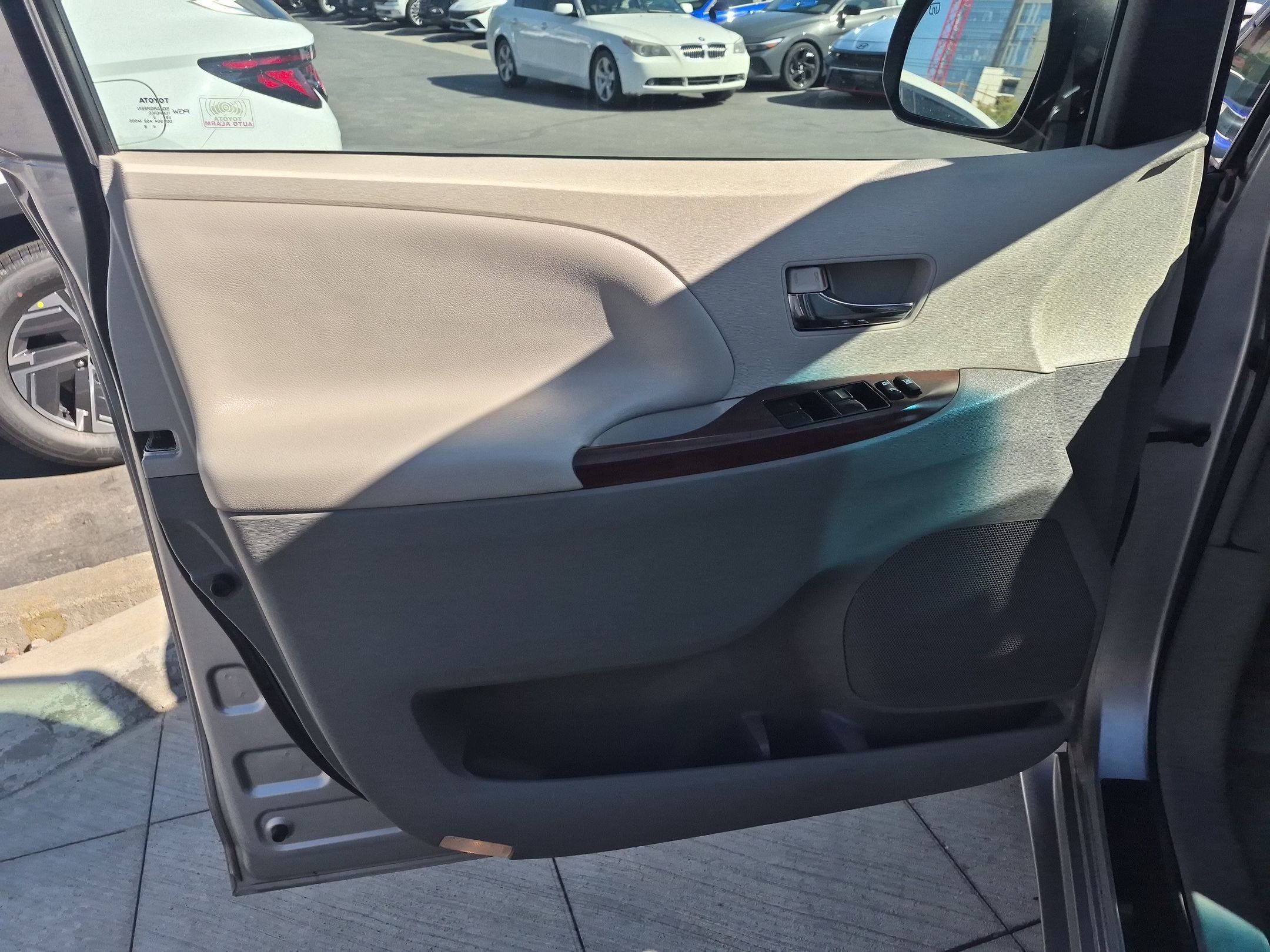 Used 2014 Toyota Sienna XLE FWD image 13