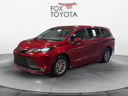 Used 2023 Toyota Sienna XLE AWD/4WD image 1
