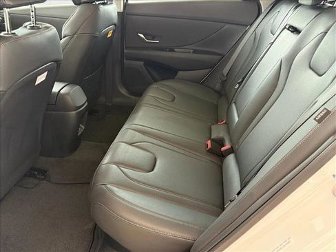 New 2025 Hyundai Elantra Limited image 24