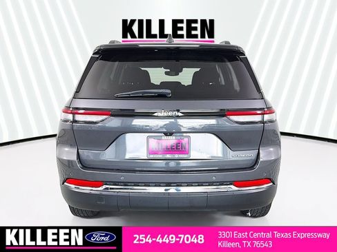 Used 2024 Jeep Grand Cherokee Laredo RWD image 7