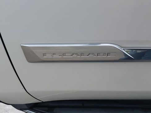 Used 2016 Cadillac Escalade Luxury AWD/4WD image 26