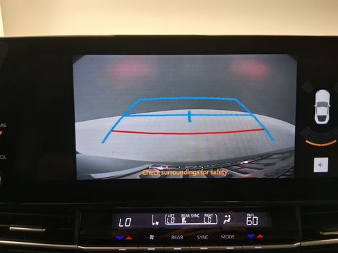 Used 2025 Toyota Sienna XLE w/ XLE Plus Package FWD image 17