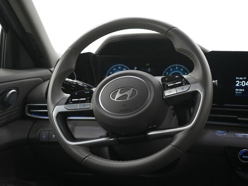 Used 2025 Hyundai Elantra SEL image 14