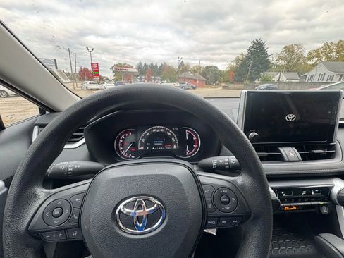 Used 2024 Toyota RAV4 LE image 5