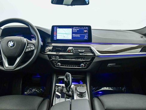 Certified 2022 BMW 530i w/ Convenience Package image 15