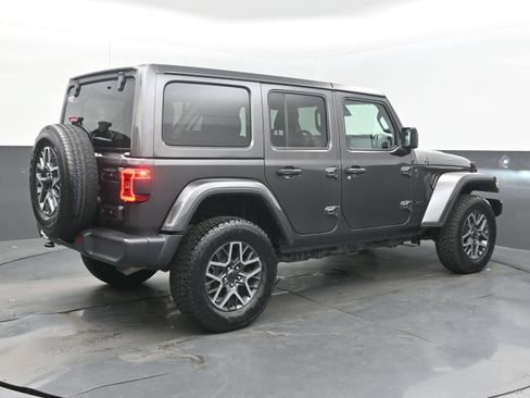 Used 2025 Jeep Wrangler Unlimited Sahara AWD/4WD image 9