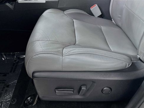 Used 2019 Toyota Tundra Limited w/ Limited Premium Package image 18