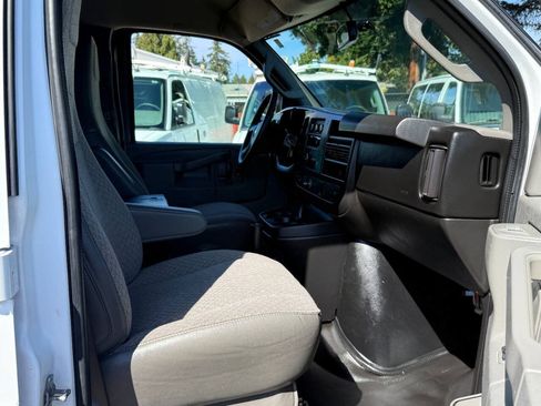 Used 2016 Chevrolet Express 2500 RWD image 23