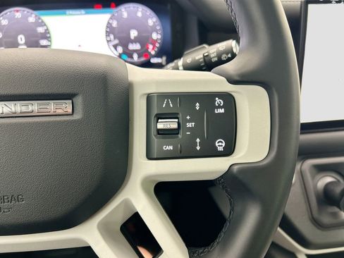 Used 2025 Land Rover Defender 110 S image 12