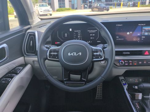 Used 2025 Kia Sorento SX AWD/4WD image 15