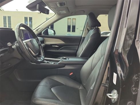 Used 2024 Toyota Grand Highlander Platinum image 10