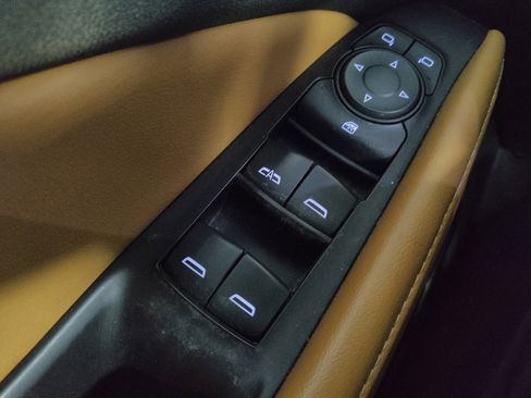 Used 2019 Buick Enclave Essence FWD image 27