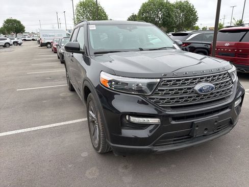 Used 2022 Ford Explorer XLT w/ Equipment Group 202A RWD image 2
