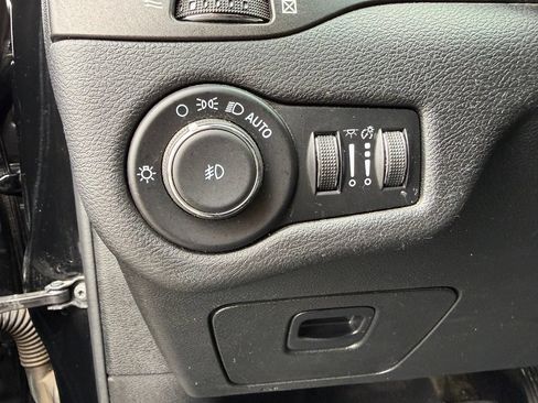 Used 2022 Jeep Cherokee Trailhawk w/ Trailer Tow Group AWD/4WD image 23