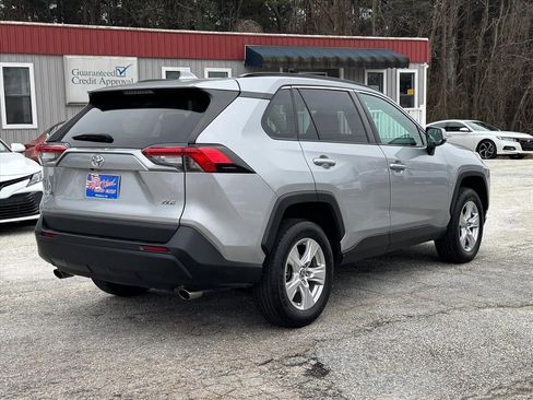 Used 2021 Toyota RAV4 XLE image 3