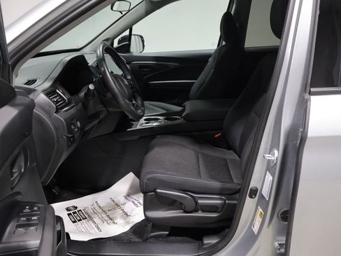Used 2025 Honda Ridgeline Sport image 11