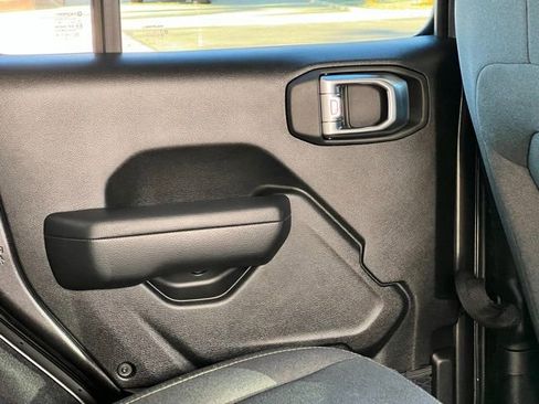 Used 2024 Jeep Wrangler Unlimited image 49