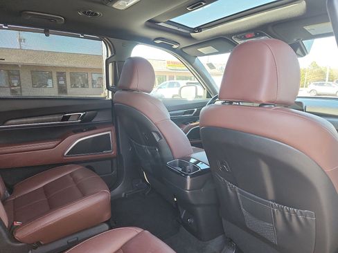 Used 2023 Kia Telluride EX w/ EX Captain's Chair Package AWD/4WD image 30