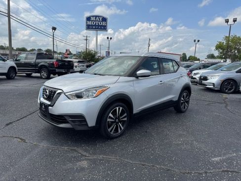 Used 2020 Nissan Kicks SV FWD image 1