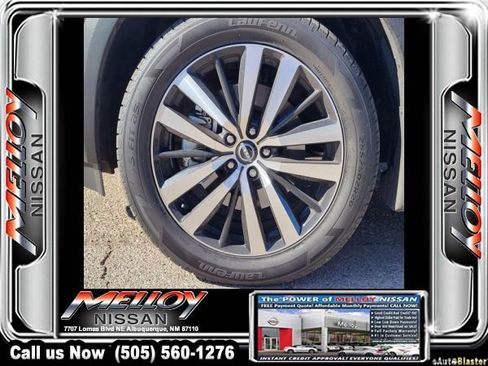 Used 2024 Nissan Pathfinder Platinum image 11