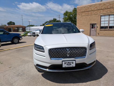 Used 2022 Lincoln Nautilus Reserve AWD/4WD image 2