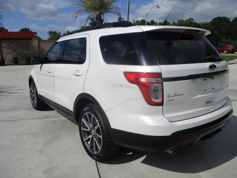 Used 2015 Ford Explorer XLT w/ Equipment Group 202A image 4
