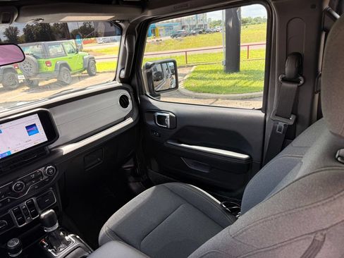 Used 2025 Jeep Wrangler Unlimited Sahara AWD/4WD image 49
