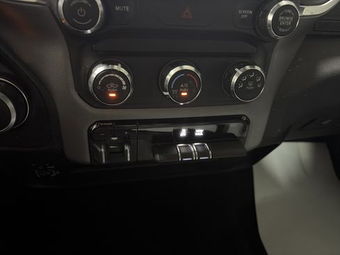Used 2024 RAM 2500 Big Horn AWD/4WD image 20
