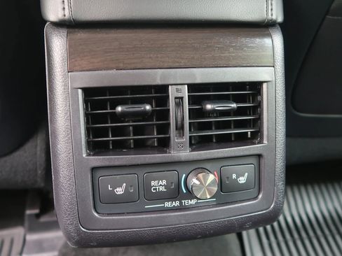 Used 2018 Toyota Avalon Limited image 44