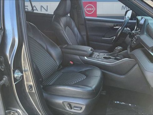 Used 2023 Toyota Highlander XSE FWD image 29