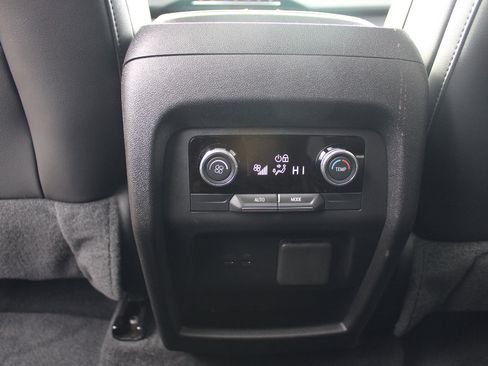 Certified 2025 Buick Enclave Sport Touring w/ Power Package image 28