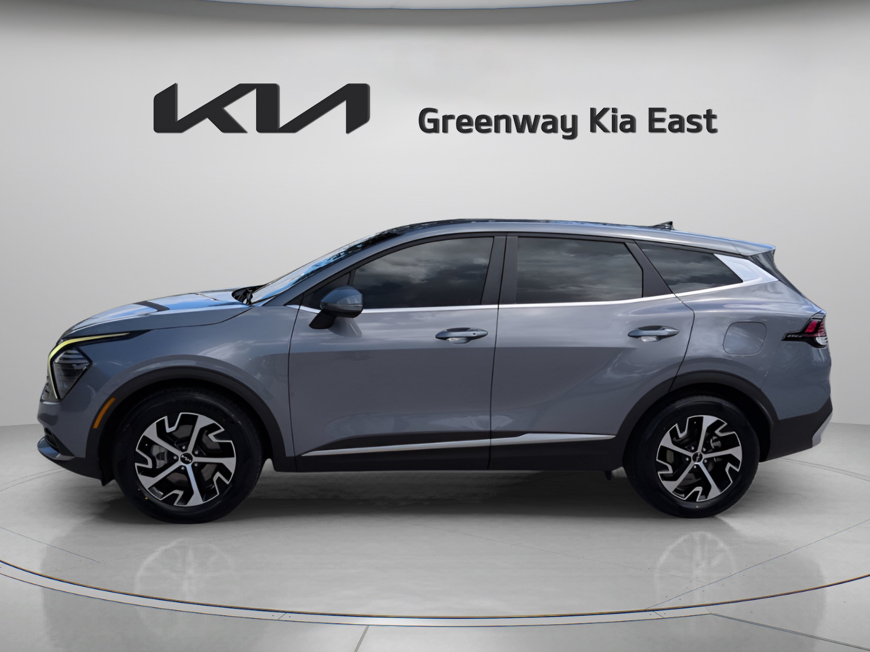 Used 2024 Kia Sportage EX FWD image 9