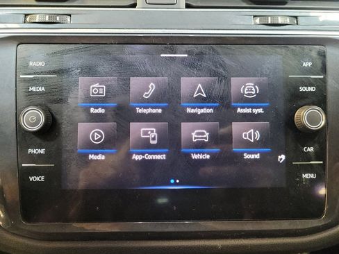 Used 2022 Volkswagen Tiguan SE w/ Panoramic Sunroof Package FWD image 25