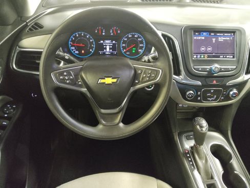Used 2021 Chevrolet Equinox LS AWD/4WD image 22
