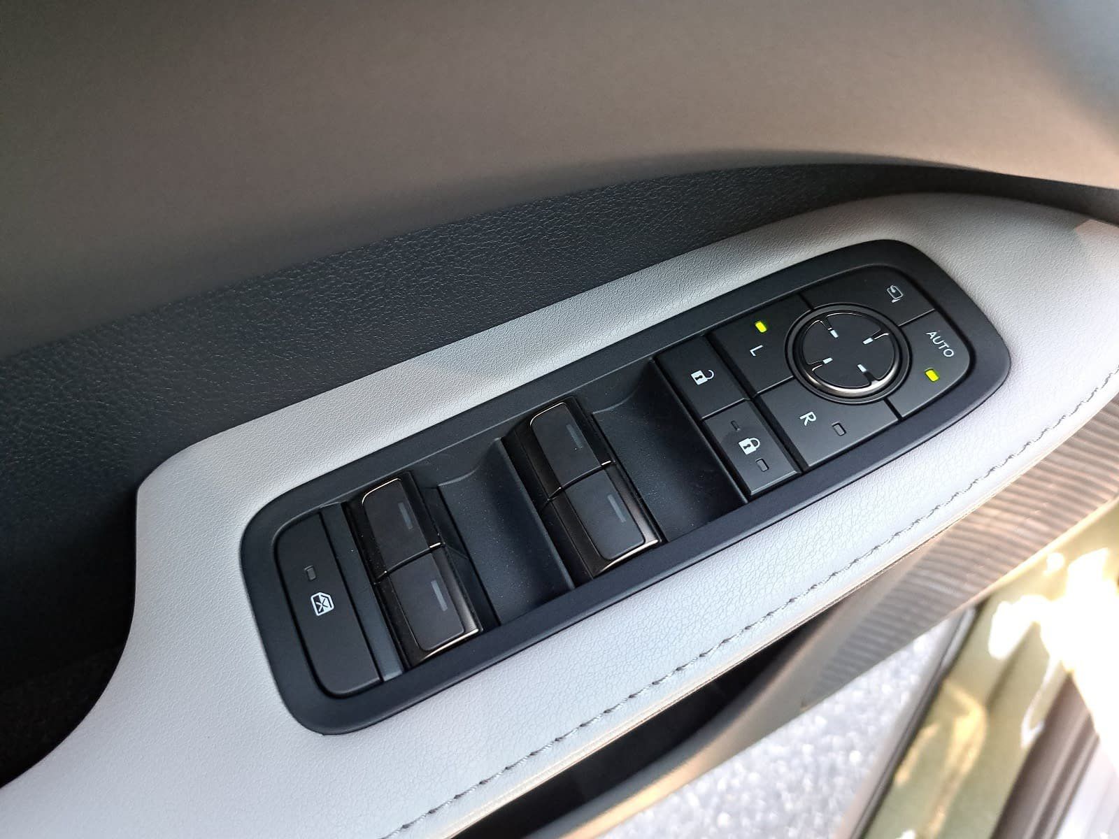 Used 2026 Lexus RX 350 Premium w/ Convenience Package FWD image 30